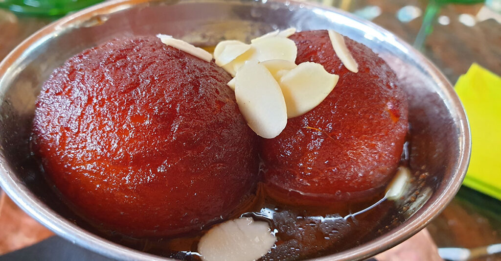 Pakistani gulab jamun